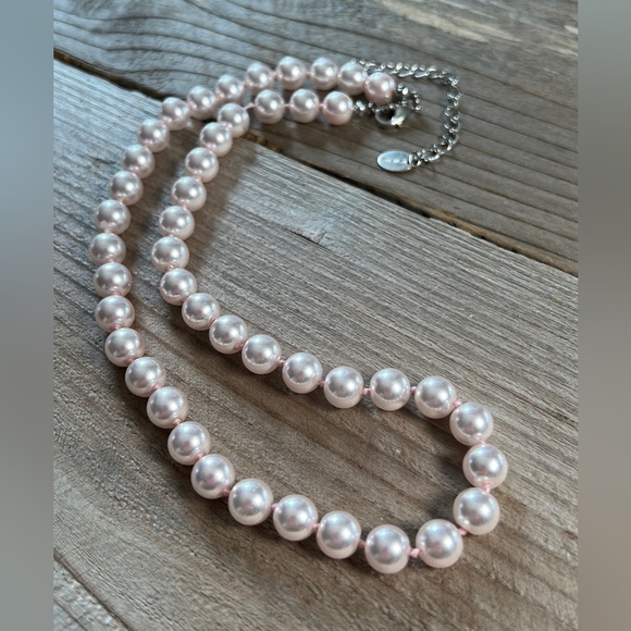 ICING light light barely pink string of faux pearl necklace 8-10” - Picture 9 of 10